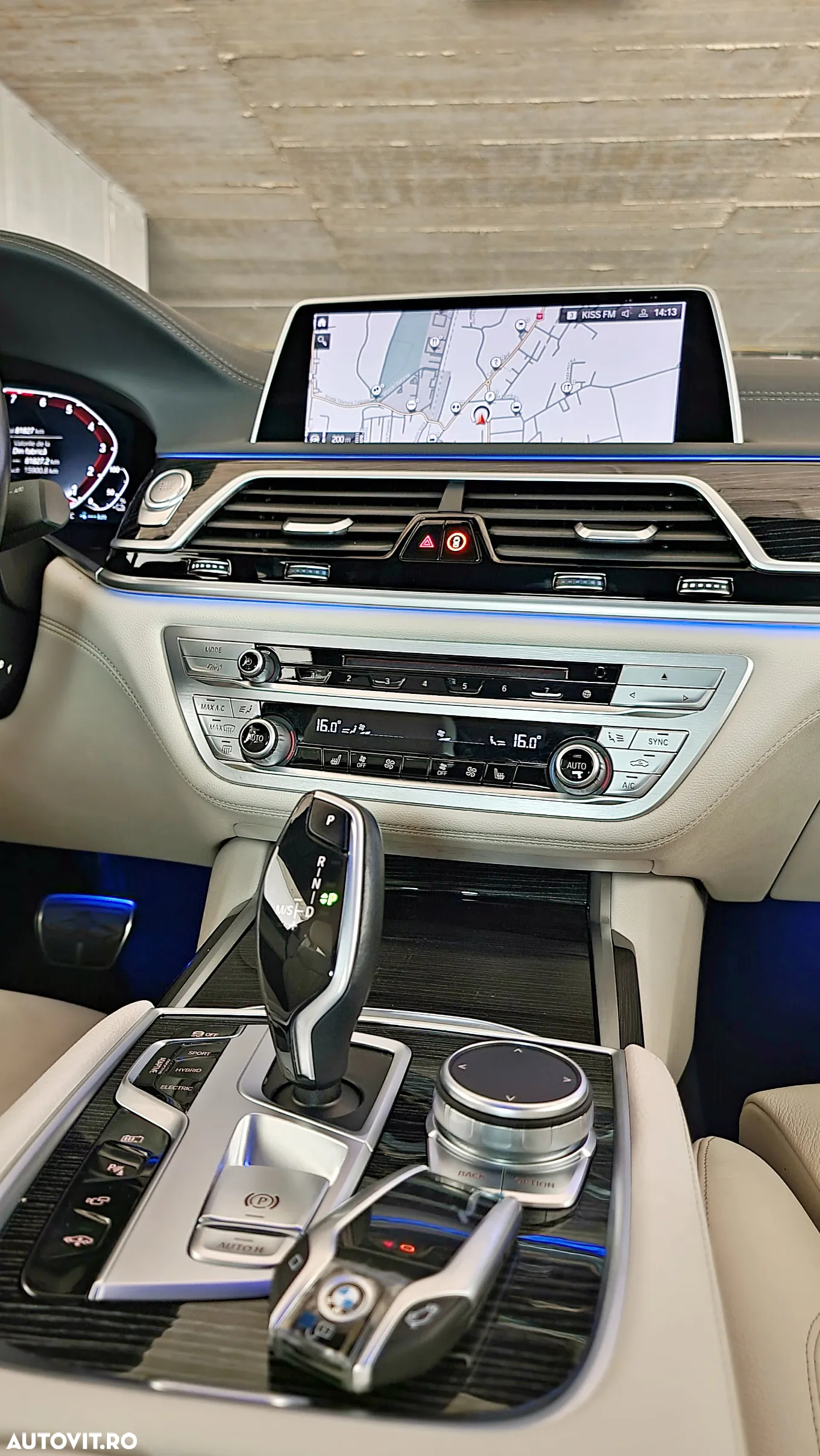 BMW Seria 7 745e - 29
