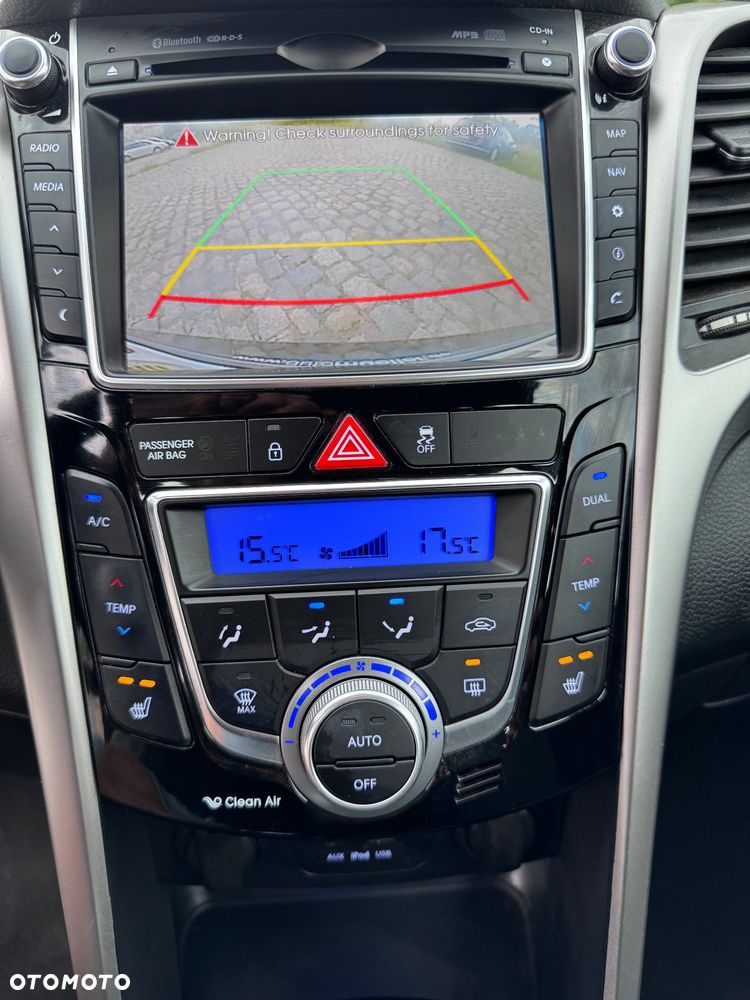 Hyundai i30 i30cw 1.6 CRDi Fifa World Cup Edition - 25