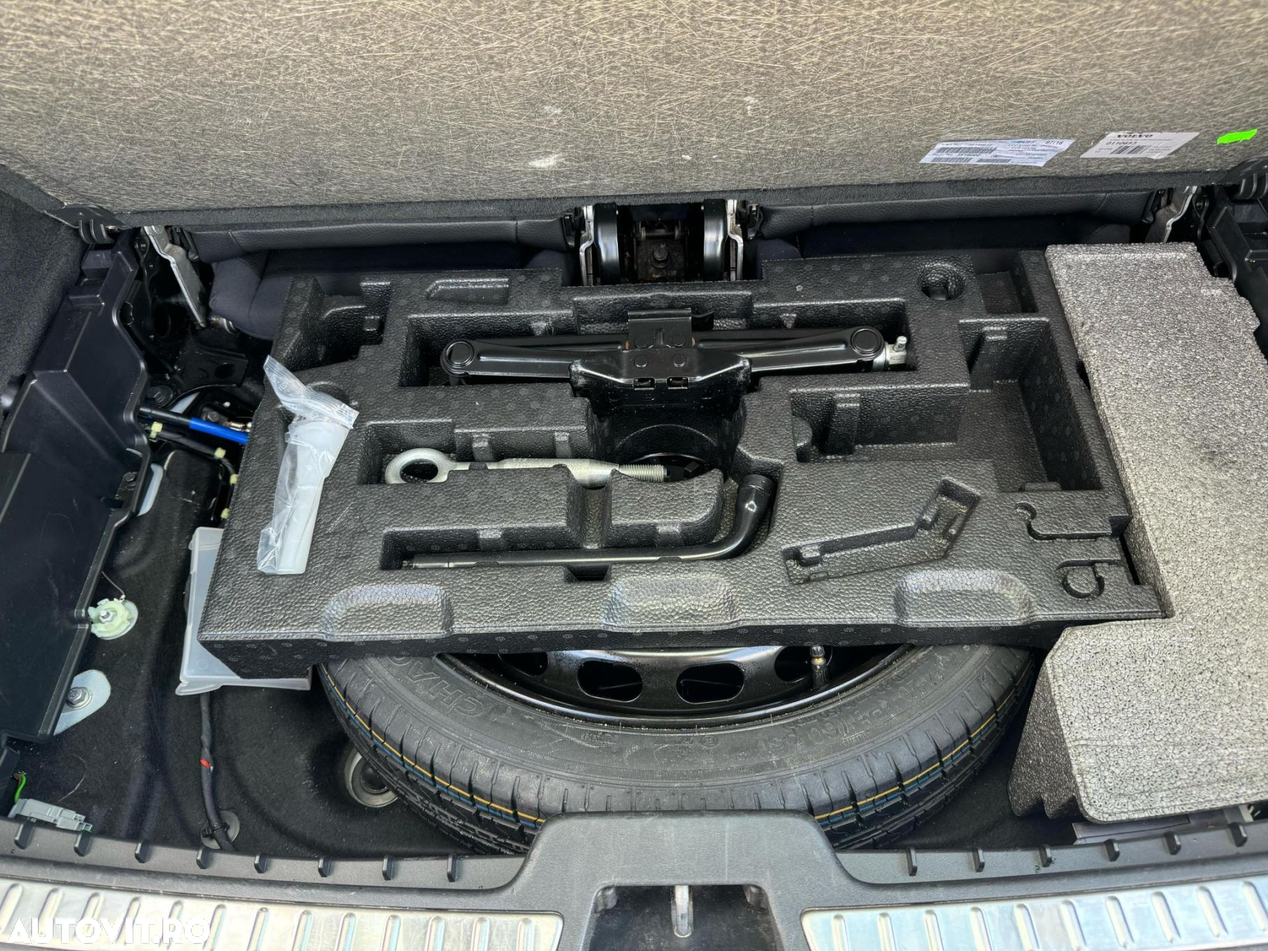 Volvo XC 90 B5 D AWD Geartronic Momentum Pro - 36