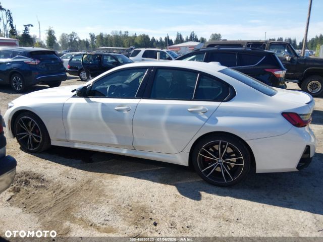 BMW Seria 3 330i xDrive M Sport - 9