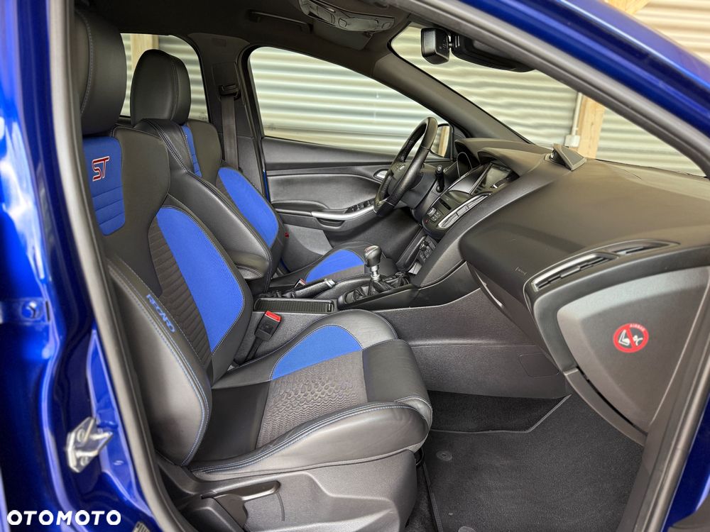 Ford Focus 2.0 EcoBoost ST mit Leder-Exclusiv-Paket - 36