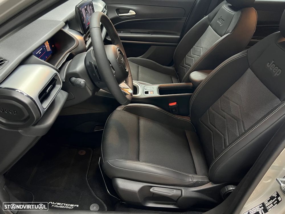 Jeep Avenger 1.2 e-Hybrid Altitude DCT - 13