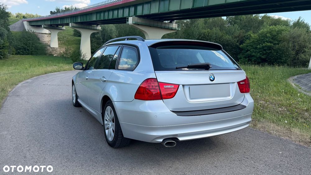 BMW Seria 3 320d xDrive - 25