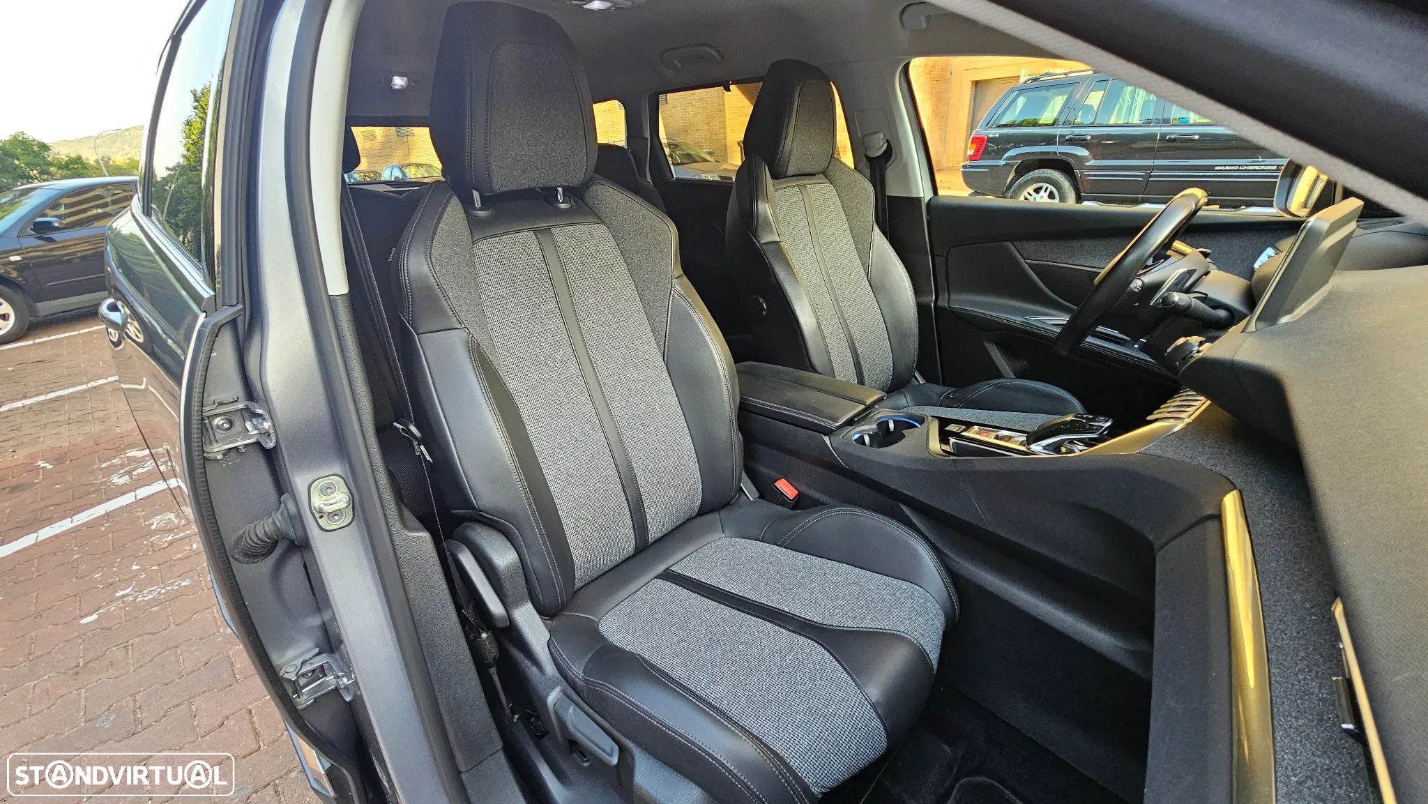 Peugeot 5008 1.5 BlueHDi Allure Pack EAT8 - 35