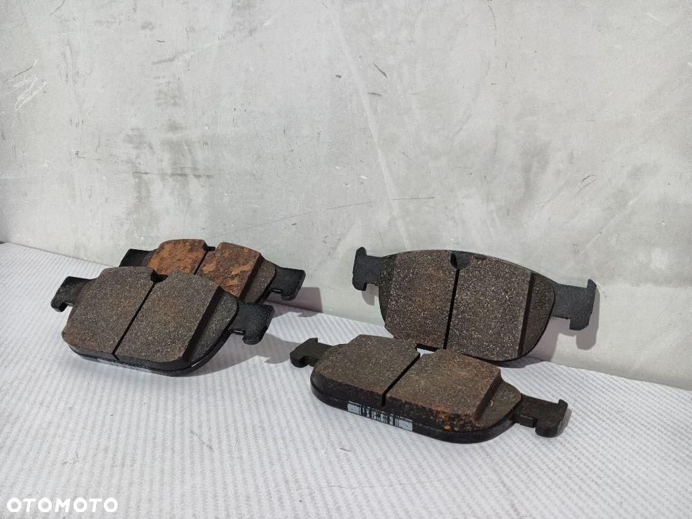 KLOCKI HAMULCOWE PRZÓD PRZEDNIA VOLVO XC60 II 32301360 - 2