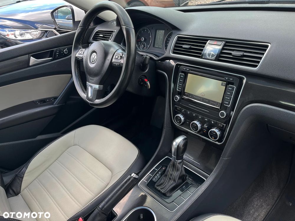Volkswagen Passat - 33