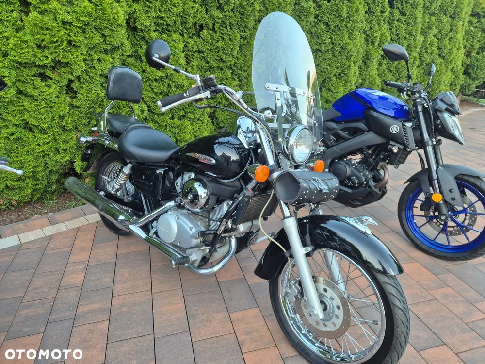 Suzuki Intruder - 32