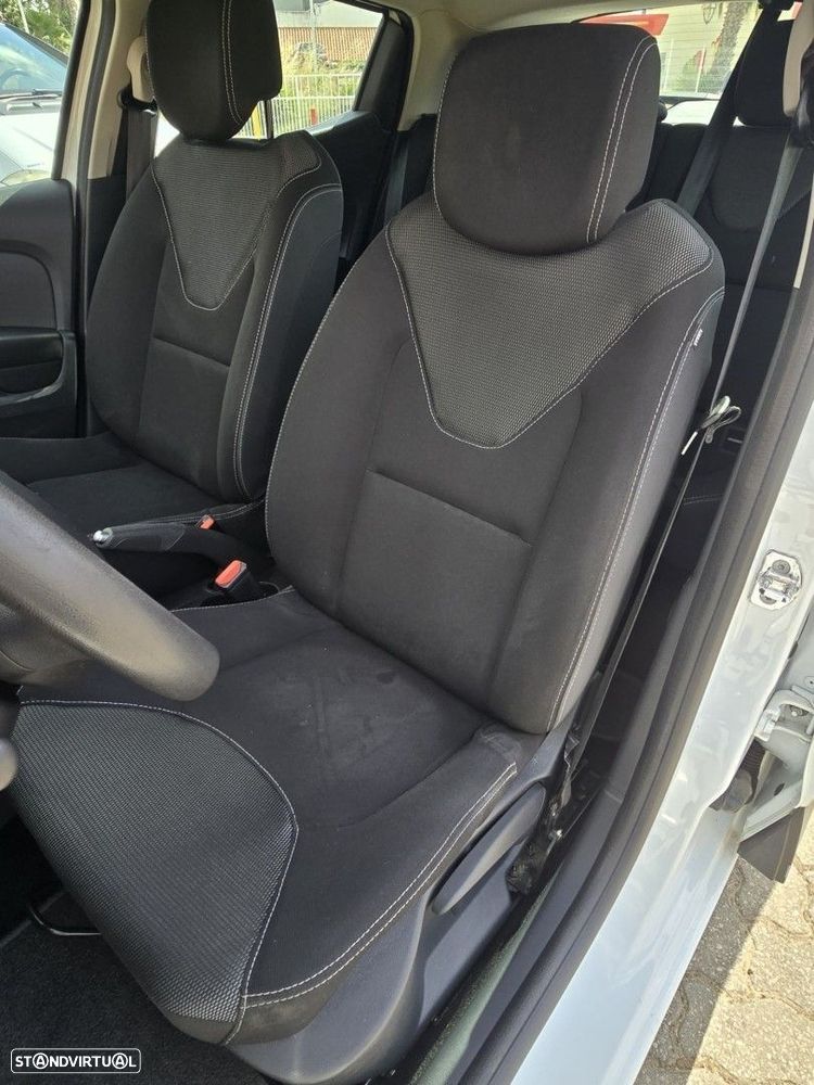 Renault Clio 1.5 dCi Zen — fotografia 13