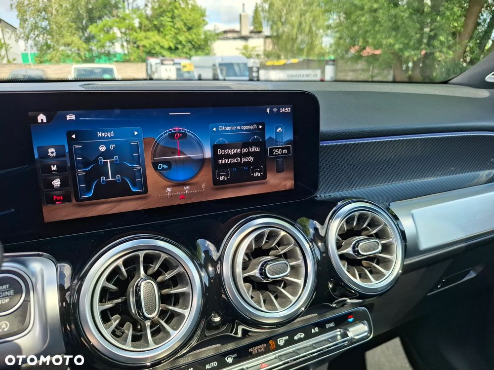 Mercedes-Benz GLB 250 4-Matic AMG Line 8G-DCT - 17