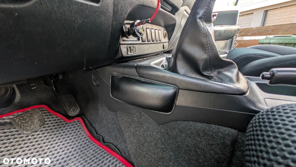 Toyota Hilux 2.5 D-4D SR - 33