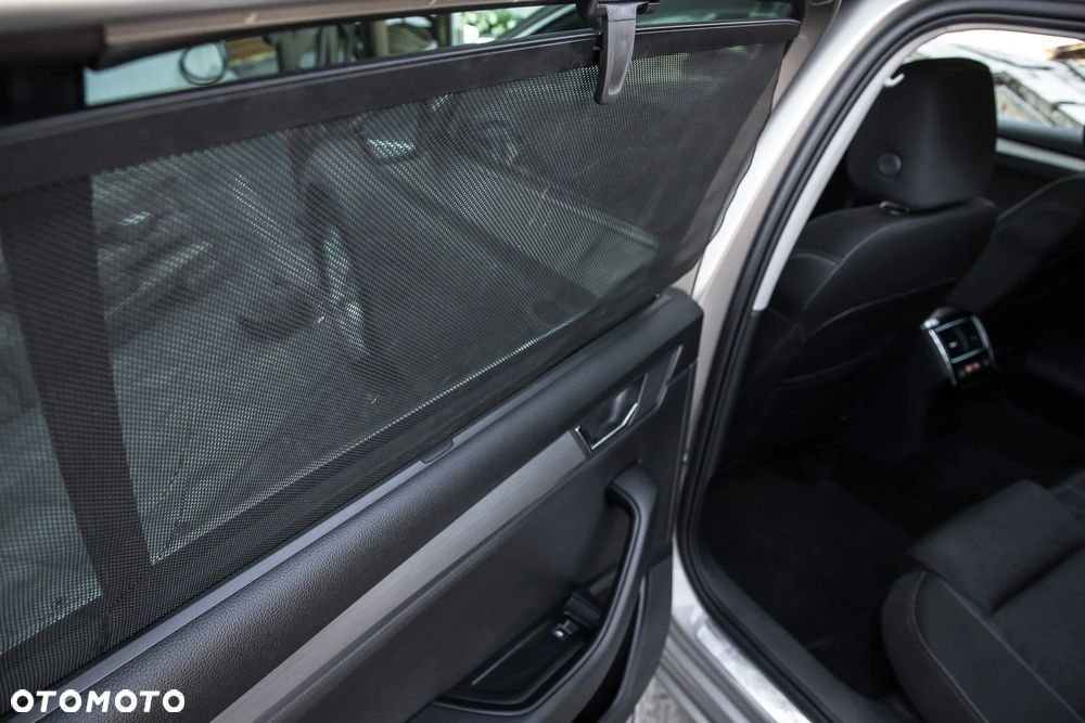Skoda Superb 2.0 TDI Sportline - 30