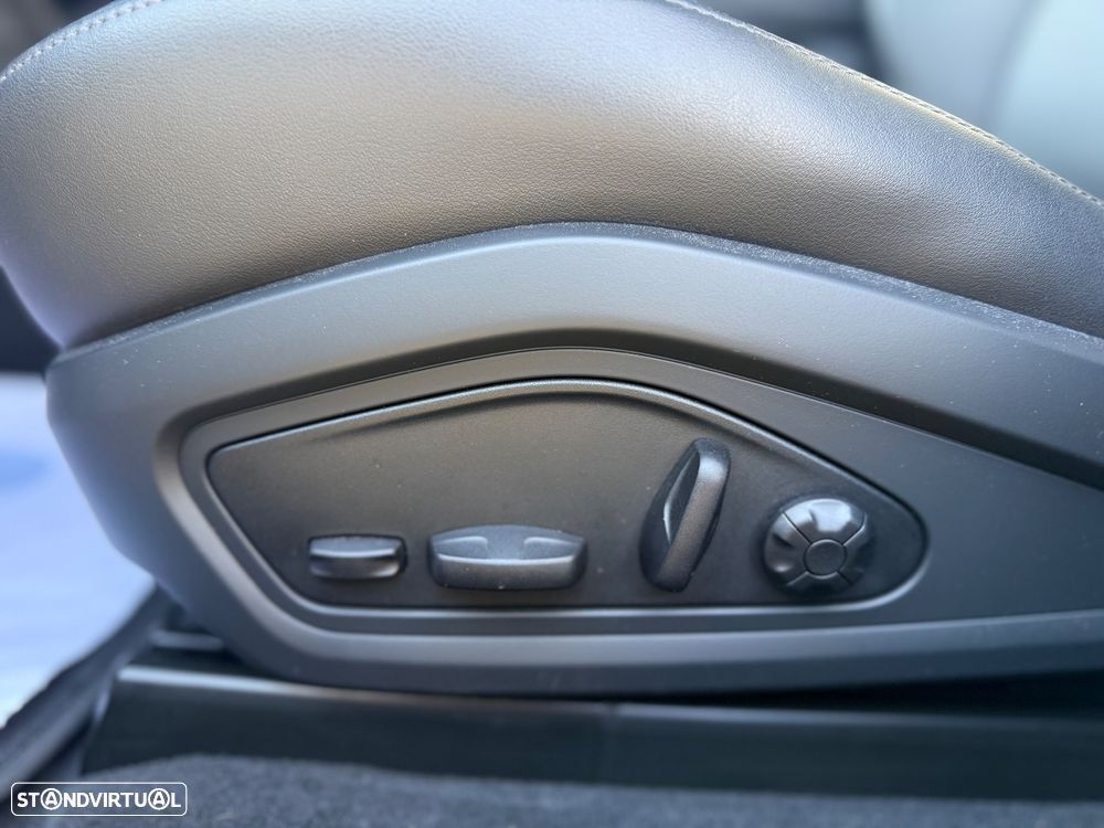 Porsche Taycan Cross Turismo 4 - 24