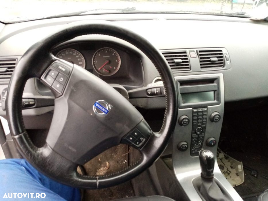 Dezmembrez Volvo V50 2.0 diesel - 2