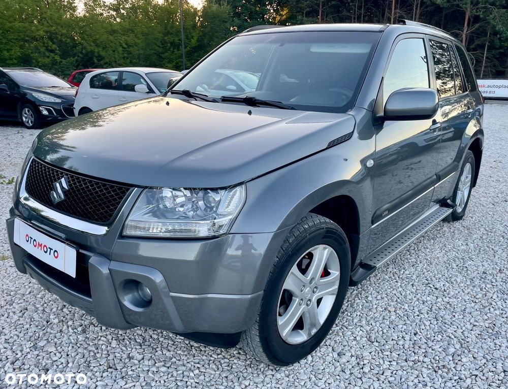 Suzuki Grand Vitara 2.0 Club Family - 10