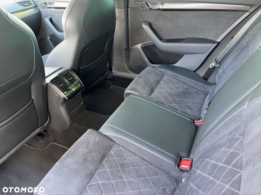 Skoda Superb 2.0 TDI SCR 4x4 Sportline DSG - 16