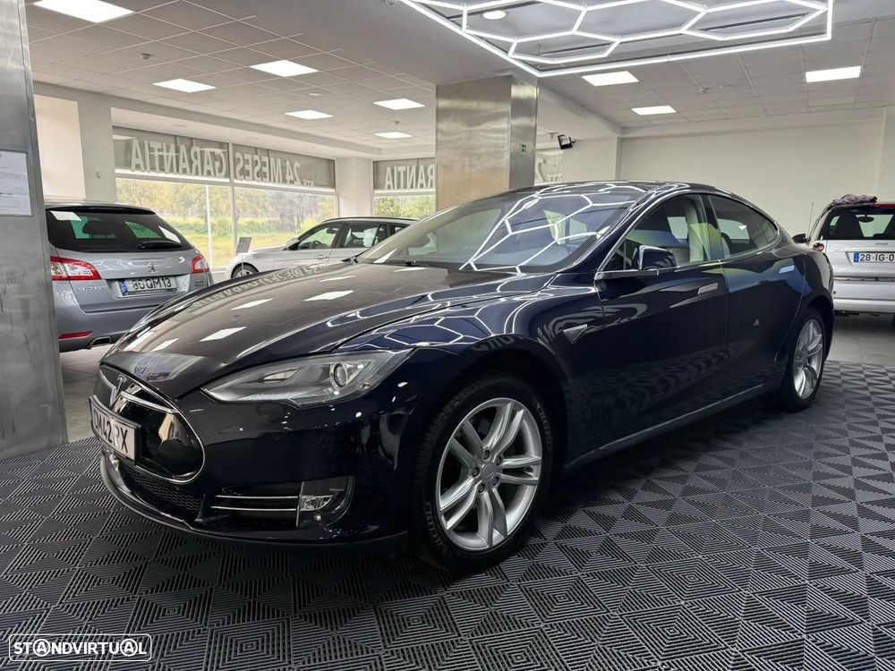 Tesla Model S - 11