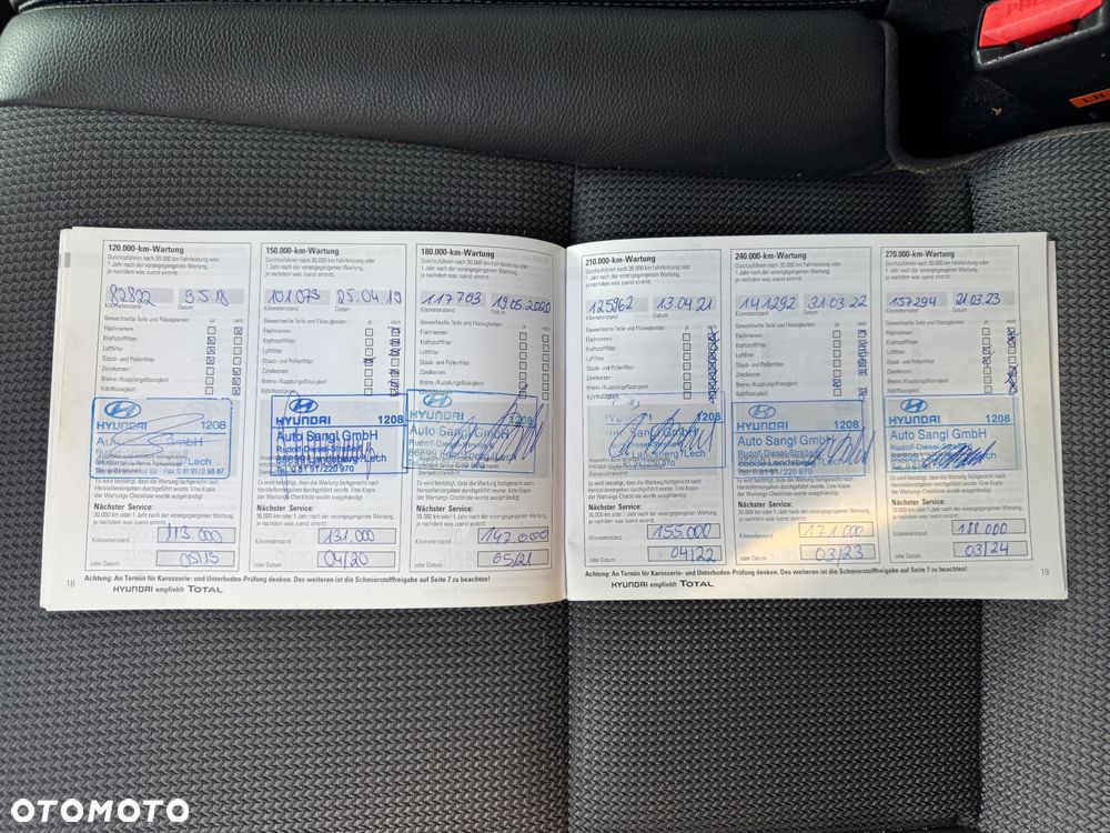 Hyundai i30 1.6 CRDi Fifa World Cup Edition - 24