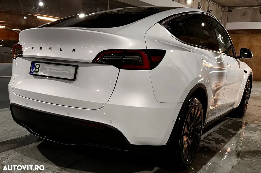 Tesla Model Y - 3