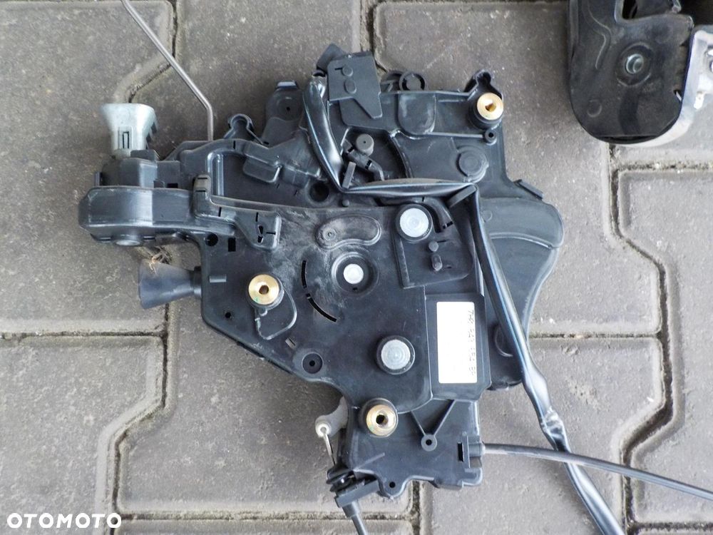 VW T5 ZAMEK DRZWI ODSUWANYCH BOCZNYCH 7H0843654BR - 2