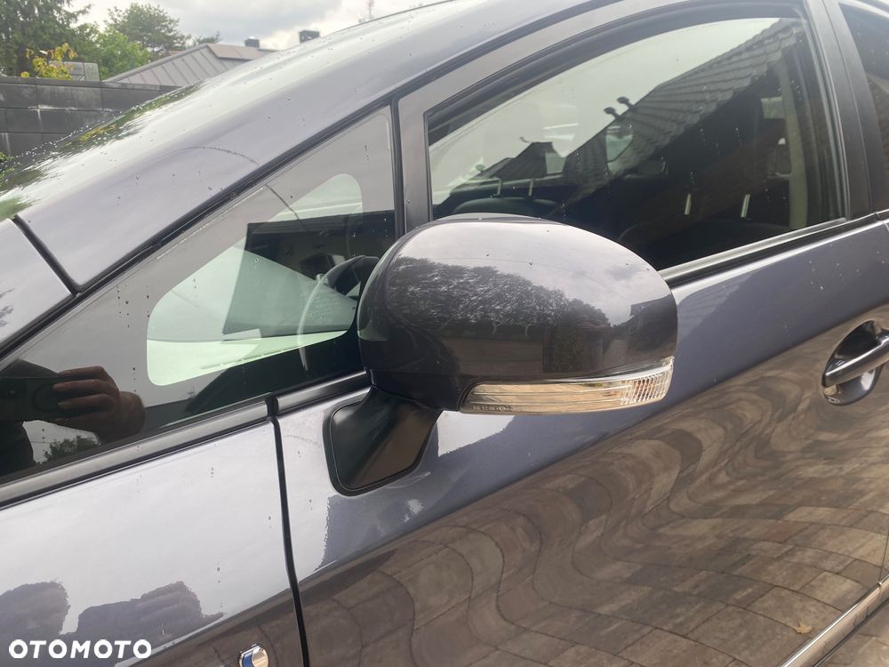 Toyota Prius (Hybrid) Executive - 16