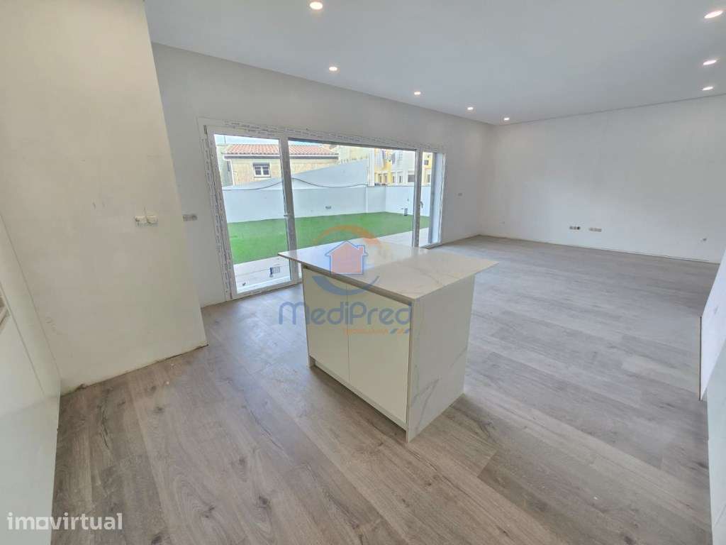Apartamento T3 NOVO com Terraço de 85 m2, em Condomínio Fechado com... - Grande imagem: 4/34