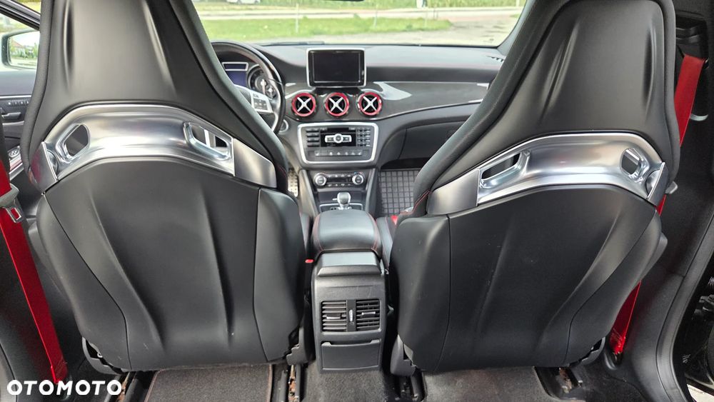 Mercedes-Benz GLA 45 AMG 4-Matic - 32