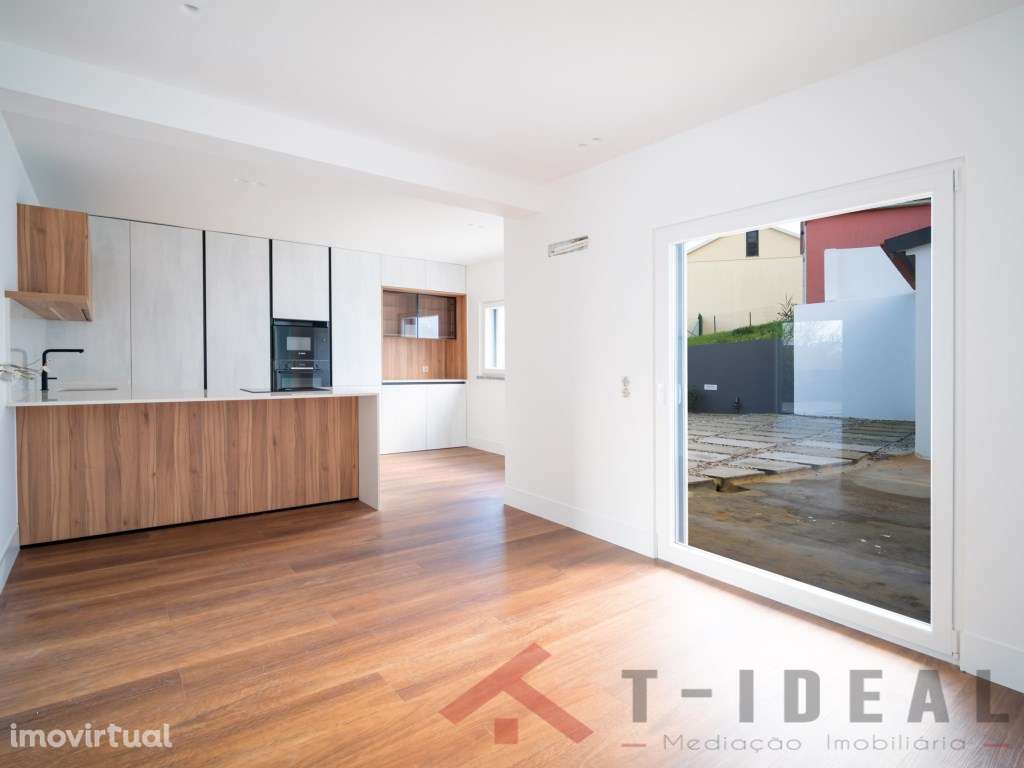 Moradia Nova com Piscina - Grande imagem: 2/57