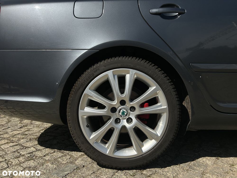 Skoda Octavia 2.0 TSI DSG RS - 38