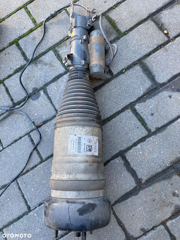 Amortyzator Airmatic Mercedes C klasa W205 A2053200525 - 1