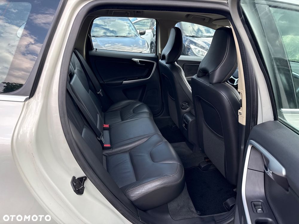 Volvo XC 60 D4 Momentum - 30