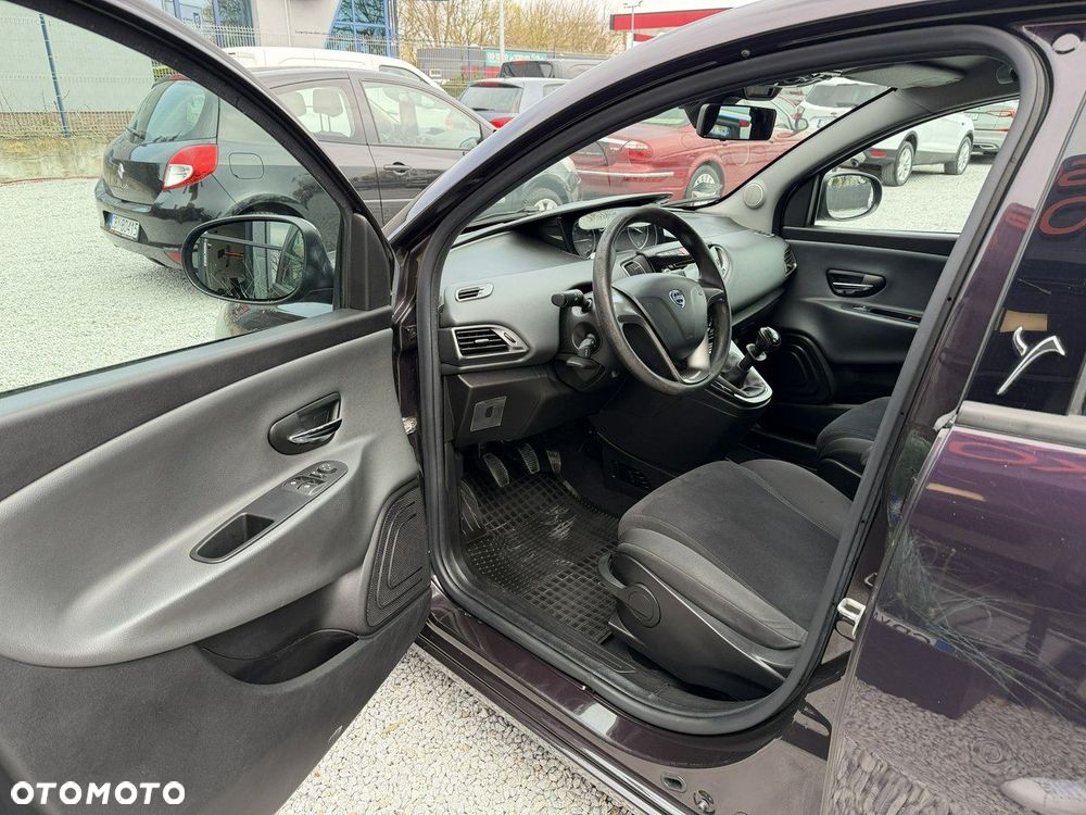 Lancia Ypsilon 0.9 Black&Red S&S - 11