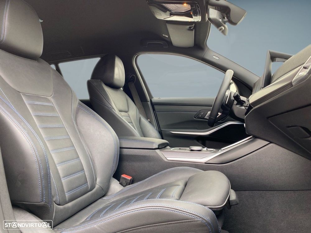BMW 320 d Pack Desportivo M Auto - 16