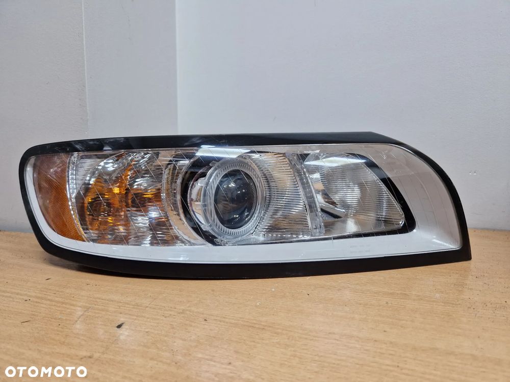 LAMPA PRAWA PRZEDNIA VOLVO V50 LIFT 07-12 EUROPA - 1
