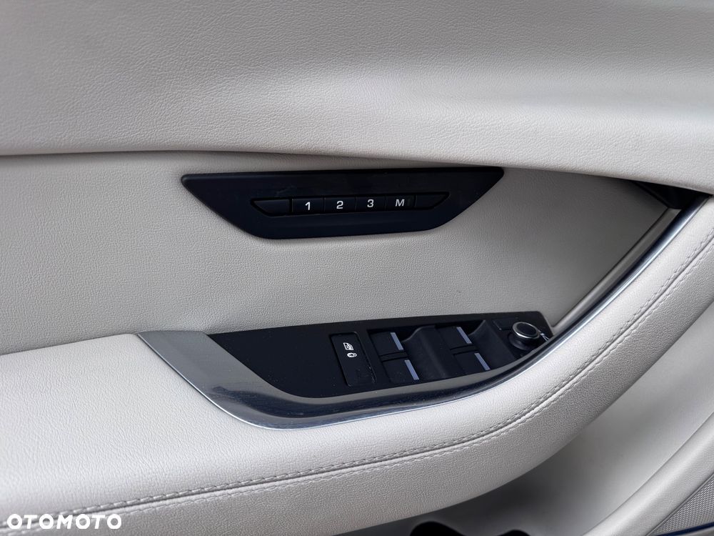 Jaguar XE 2.0 P250 SE - 24
