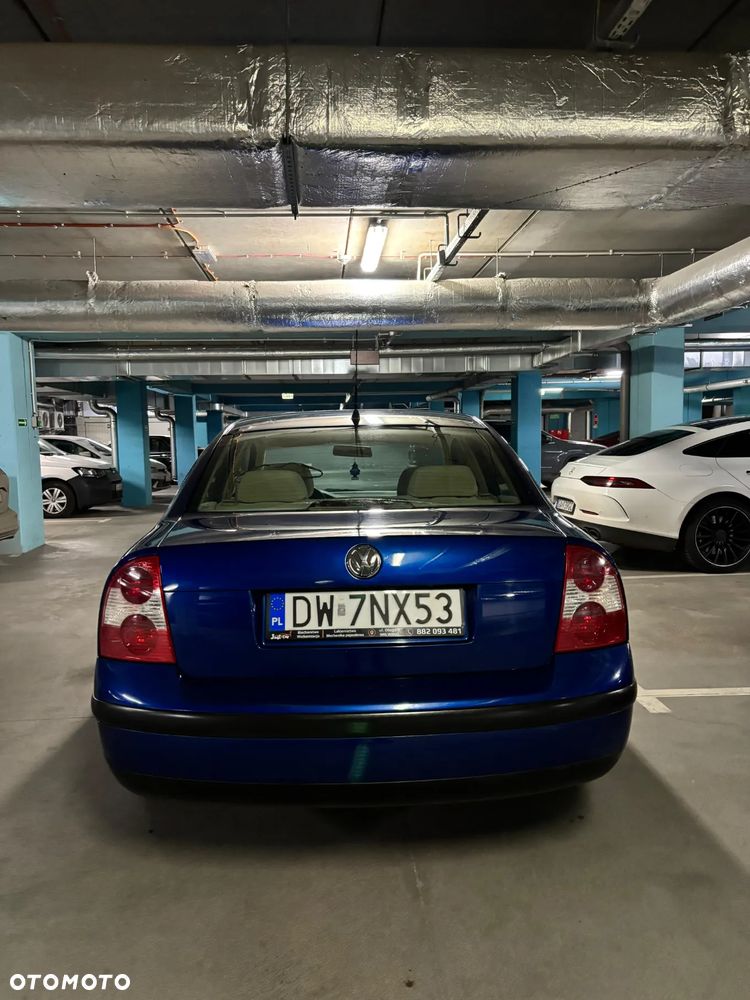 Volkswagen Passat 2.0 Basis - 4