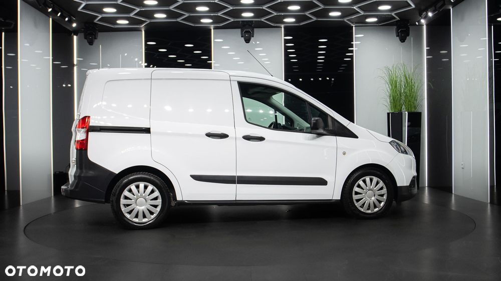 Ford Transit Courier - 12
