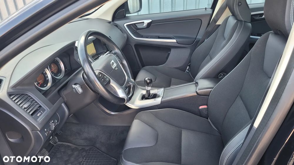 Volvo XC 60 D4 Momentum - 16