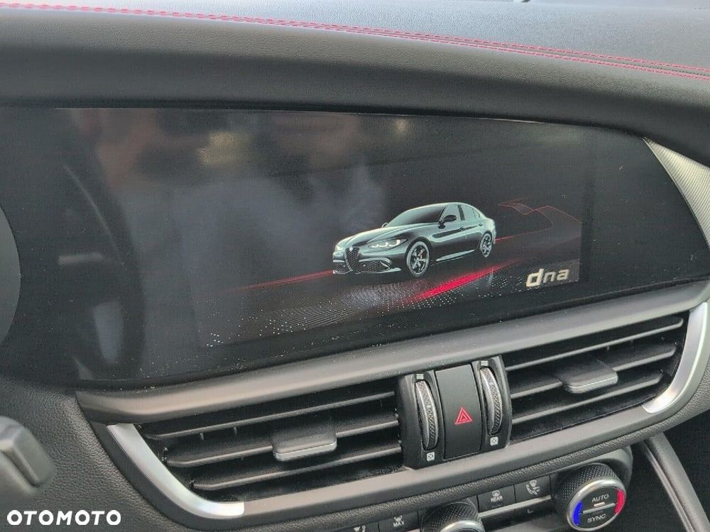 Alfa Romeo Giulia 2.0 Turbo 16V AT8-Q4 Ti - 29
