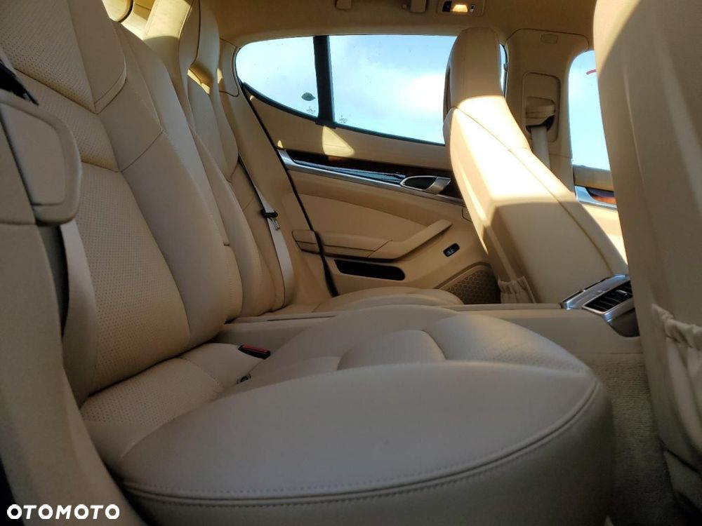 Porsche Panamera 4 - 8