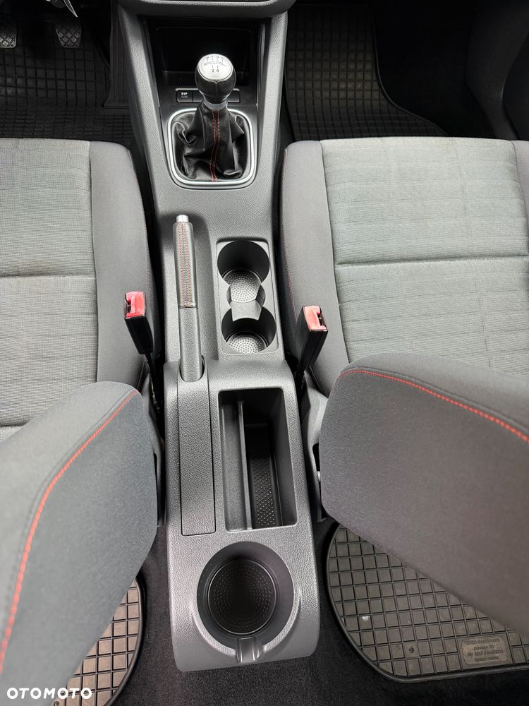 Volkswagen Golf - 29