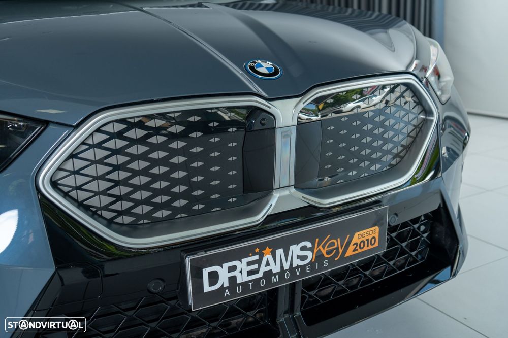 BMW iX2 eDrive20 Pack Desportivo M - 17