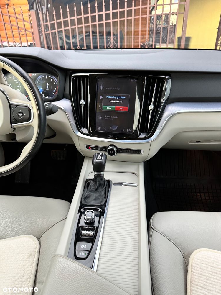 Volvo S60 T6 AWD Momentum Pro - 5
