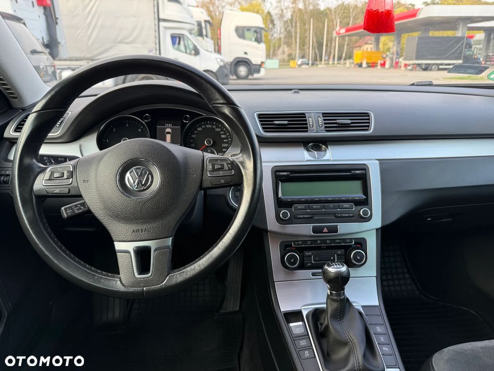 Volkswagen Passat - 17
