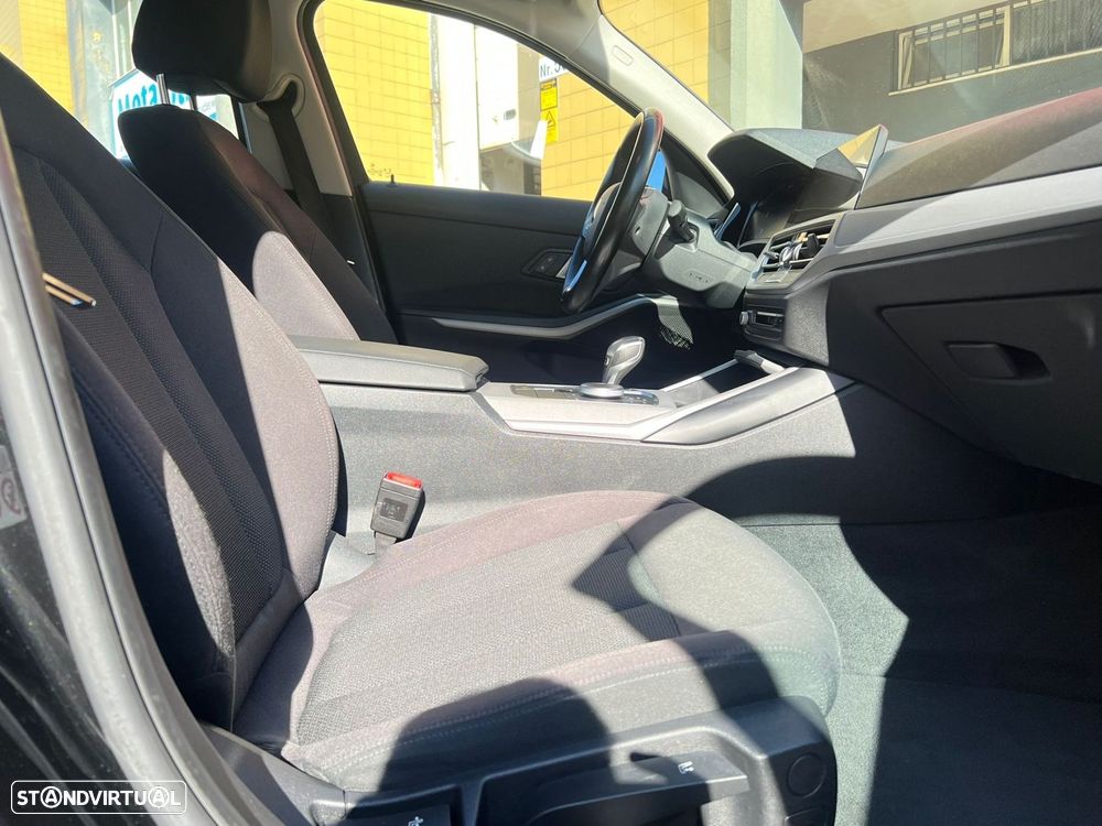 BMW 330 e Auto - 11