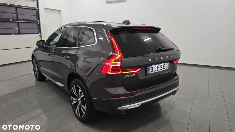 Volvo XC 60 B4 D AWD Plus Dark - 4