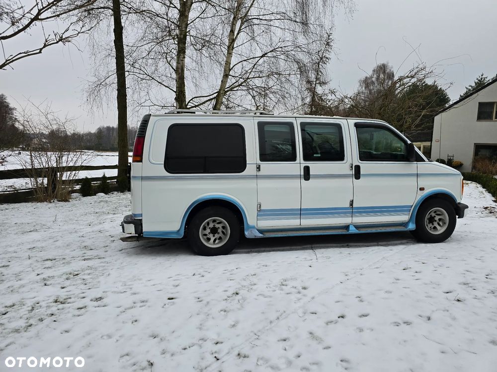 Chevrolet Chevy Van - 4
