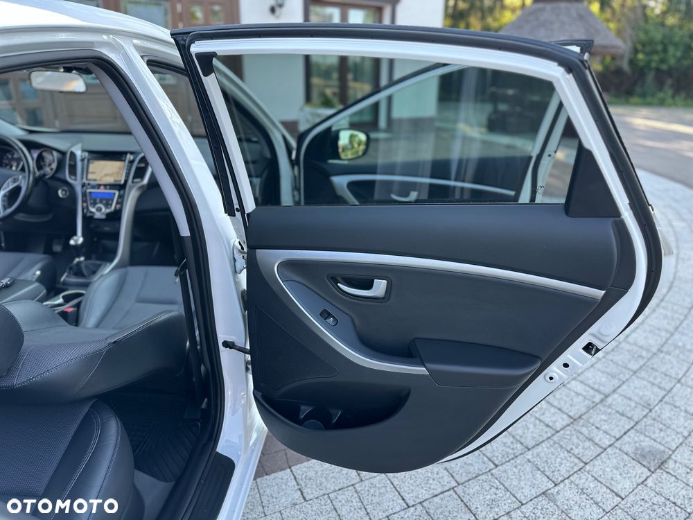 Hyundai i30 1.6 CRDi Fifa World Cup Edition - 34