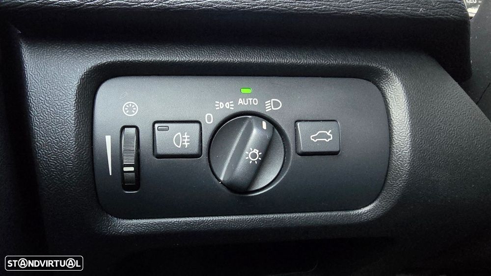 Volvo V40 2.0 D2 Momentum Geartronic - 11