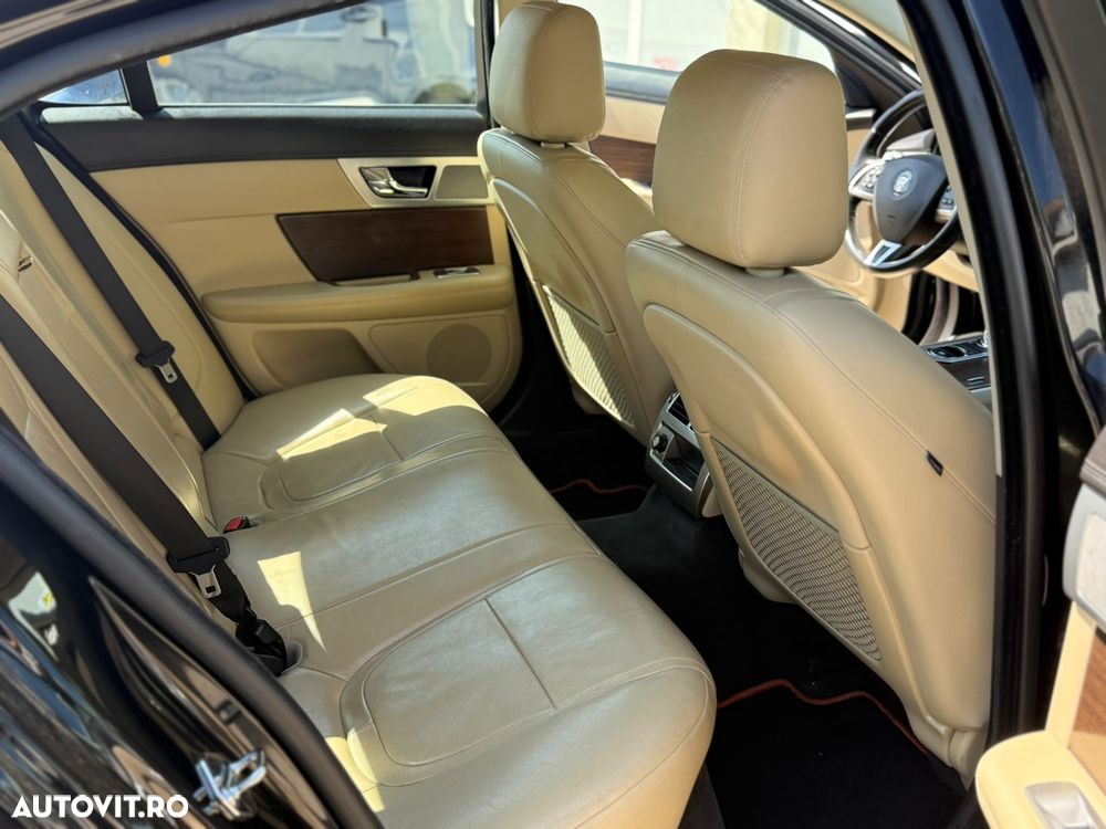 Jaguar XF - 13