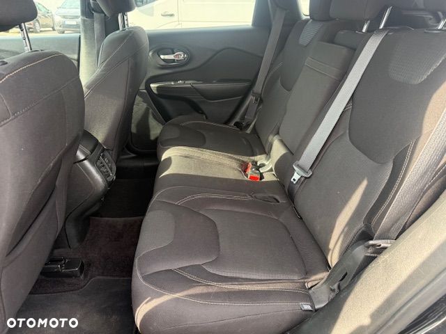 Jeep Cherokee - 26